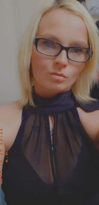 Catch, 28  female escort, Ft Mcmurray